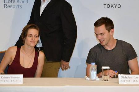 Mit keiner Geringeren als seiner Filmpartnerin Kristen Steward soll der 25-jährige Beau eine Liaison angefangen haben. Eine ...
