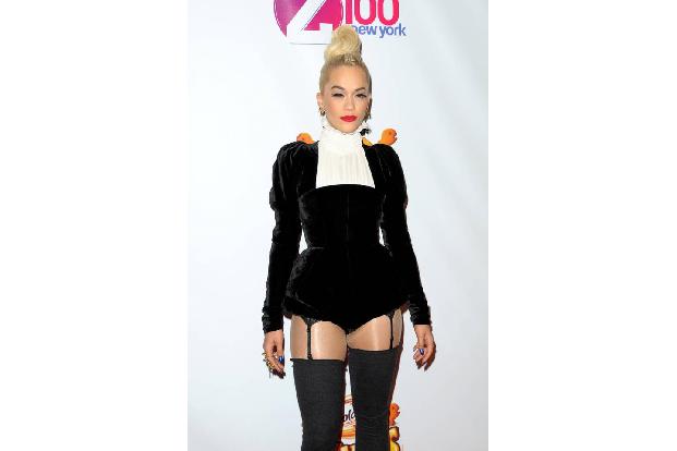 Heiliges Nächtle! Da hat sich Rita Ora aber ein ganz besonders frivoles Outfit für den diesjährigen 