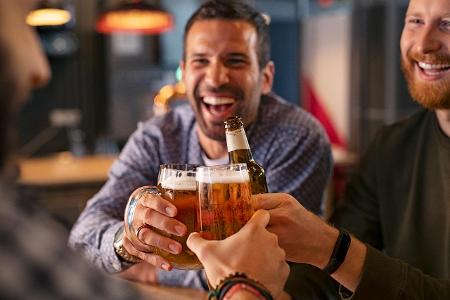 100 ml Bier liegen zwischen 20 und 55 Kalorien