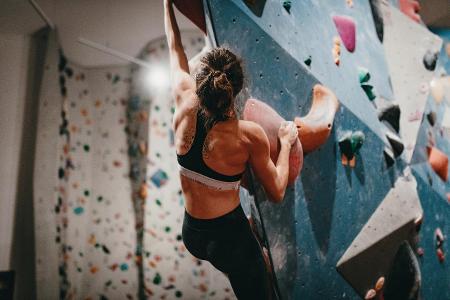 Bouldern: Kletterhallen haben auch bei schlechtem Wetter geöffnet