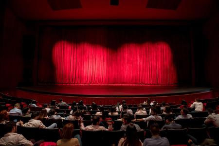Theater und Oper bei schlechtem Wetter