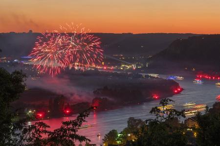 Rhein in Flammen Boote 2018 imago images Kosecki.jpg