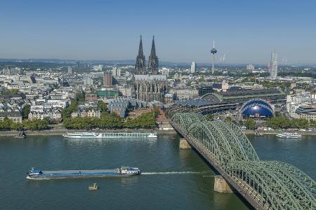 K�lner Stadtpanorama mit Dom, Altstadt, Rhein, Hohenzollernb...