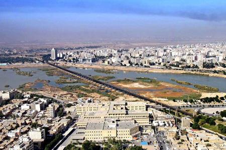 Die Heißeste: Ahvaz, Iran. 90(!) Grad wärmer kann es in den Sommermonaten in der Provinz Chuzestan werden. Zwischen Juni und...