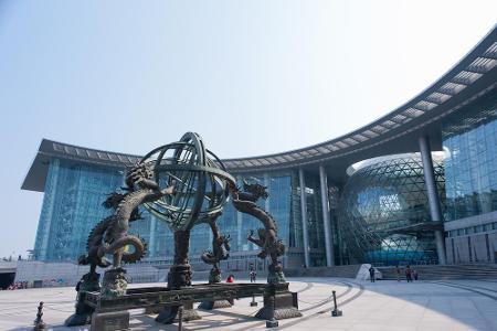 Zwei Vertreter aus Asien haben es auch geschafft. Einer davon ist das Shanghai Science and Technology Museum mit seinen 6,42...