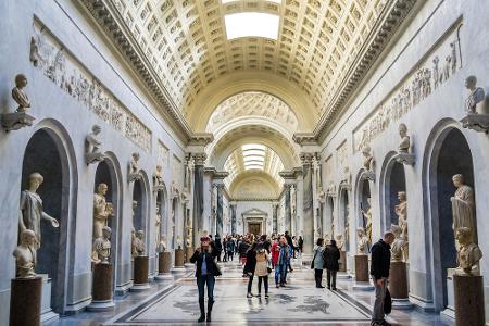 Auch die berühmten Vatikanischen Museen gibt es nicht umsonst. Trotzdem tauchten 2017 6,427 Millionen Menschen in die Welt d...