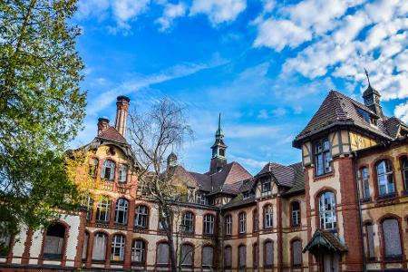 Auch in den Beelitz-Heilstätten wurden einst vorranging Tuberkulose-Patienten behandelt. Die teilweise wiederaufgebauten Geb...