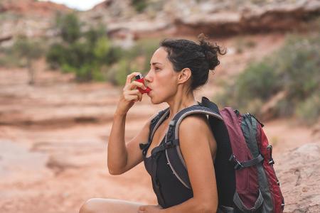 Frau mit Asthma