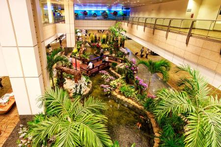 Der Changi Airport in Singapur zählt nicht nur zu den größten Flughäfen der Welt, er gehört auch zu den besten der Welt. Der...