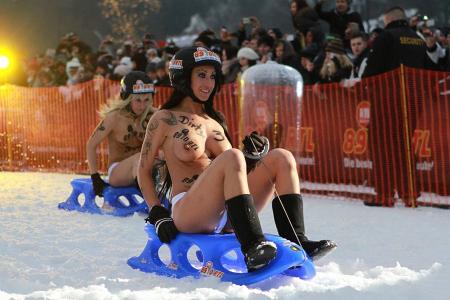 Nacktrodeln 2012: So heiß war's auf der Piste