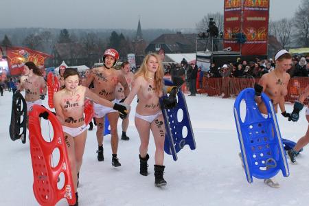 Super-Wintergaudi im Harz – 3. Internationales Nacktrodeln 2011