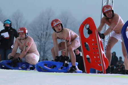 Super-Wintergaudi im Harz – 3. Internationales Nacktrodeln 2011