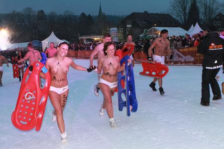 Super-Wintergaudi im Harz – 3. Internationales Nacktrodeln 2011