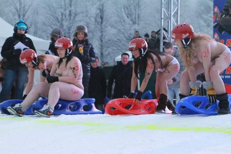 Super-Wintergaudi im Harz – 3. Internationales Nacktrodeln 2011
