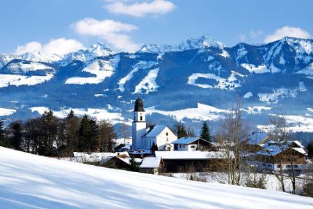 Minimal günstiger kommen Skifahrer im Allgäu weg, genauer gesagt im Skigebiet Ofterschwang. Kostenpunkt für einen Tag: 67 Eu...