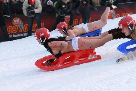 Super-Wintergaudi im Harz – 3. Internationales Nacktrodeln 2011