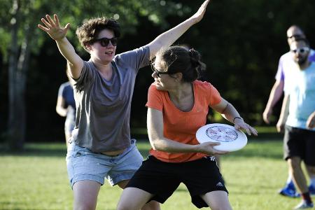 Frisbee im Park_ZUMA Press.jpg