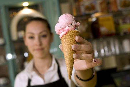 Eis essen_Plusphoto.jpg
