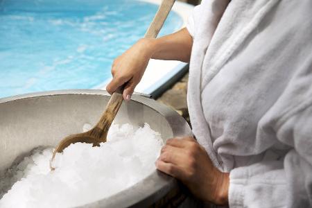 Therme_Westend61.jpg