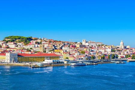 Auch der Hafen von Lissabon ist ein echter Riese. Über 10 Kilometer Küstenlinie erstreckt sich die Anlage insgesamt. Kein Wu...