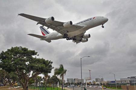 1_Flugzeugabstürze Björn Trotzki.jpg