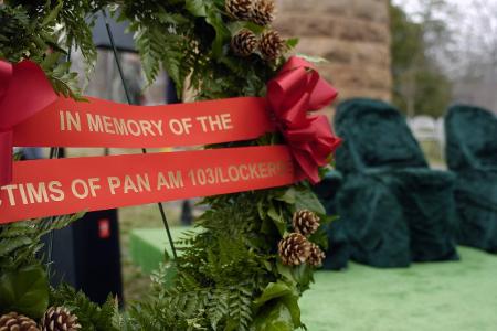 Ein Trauerkranz für die Verstorbenen des Lockerbie-Anschlags