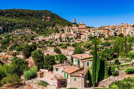 Recht viel mehr ist in Valldemossa an der Westküste auch nicht los, gerade einmal 1.400 Einwohner zählt die kleine Ortschaft...