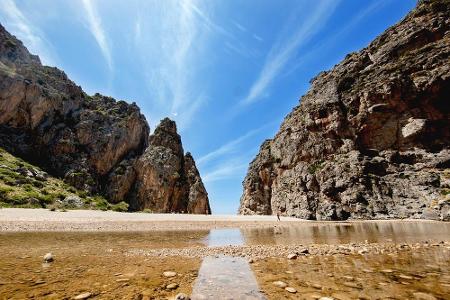 Auch an anderen Orten lassen sich unvergessliche Eindrücke sammeln, zum Beispiel am Torrent de Pareis an der Nordwestküste. ...