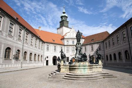 3_Brunnenhof Residenz München_(c)_AdobeStock.jpeg