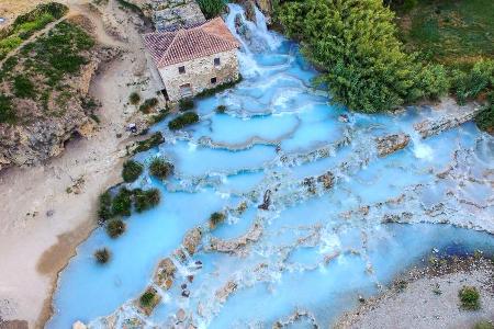 Fast wie eine blaue Lagune, aber die Quellen von Saturnia sind dann doch etwas wärmer