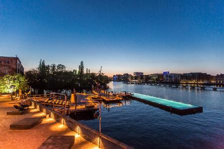 Berlin Badeschiff_Credit Arena Berlin.JPG