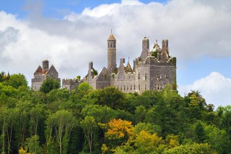 Die Grafschaft Limerick in Irland ist der Namensgeber für die berühmte Gedichtform. Hier zu sehen ist die Burgruine Dromore ...