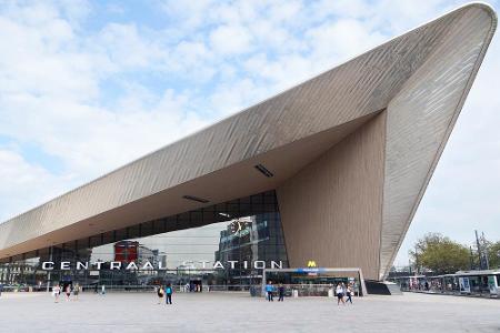 Platz acht geht an die Rotterdam Railway Station in den Niederlanden. Mit über 100.000 (Durch-)Reisenden pro Tag zählt sie z...