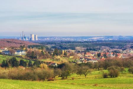 Auch Lothringen liegt an der deutschen Grenze. Rheinland-Pfalz und das Saarland grenzen an diesen Teil von Grande Est. Die g...