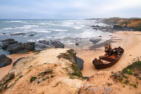Das Wrack Klemens liegt in Vila Nova de Milfontes