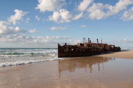 Die SS Maheno liegt vor Fraser Island