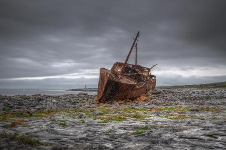 Das Wrack der MV Plassy auf Inisheer in Irland
