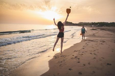 Kuriose Corona-regeln im Urlaub: Strandtennis erlaubt, Fußball und Volleyball nicht