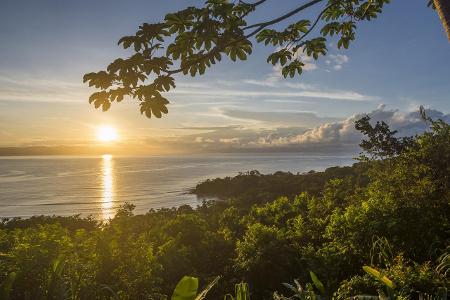 INTOSOL_Lapa_Rios_Lodge_Ausblick_bei_Sonnenuntergang.jpg