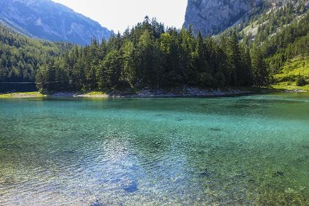 Blick auf den Grünen See in Österreich über Wasser
