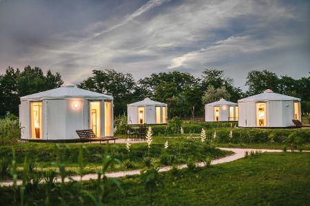 3.1 Homoki Yurt Glamping Ground 1 kleiner.jpg