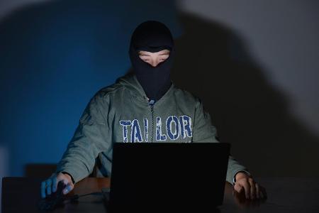 Hacker imago schöning.jpg Hacker imago schöning.jpg