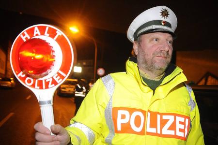 Polizei imago becker und bredel b.jpg (3) Polizei imago becker und bredel b.jpg (3)