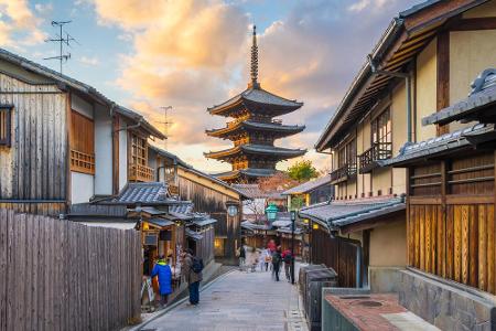 Mehr Geschichte und Kultur als in Kyoto findet man an kaum einem Ort der Welt. Während des Zweiten Weltkriegs wurde die Stad...