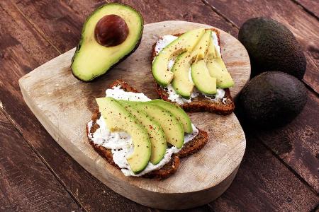 Avocado-Brötchen zum als gesundes Mittagessen? Gute Idee!