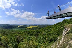 Thüringen: 19-Jährige stürzt von Skywalk fast 100 Meter tief