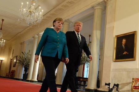 Am 17. März war es dann so weit. Angela Merkel kam zu ihrem Antrittsbesuch nach Washington. Auch wenn es nicht so herzlich z...