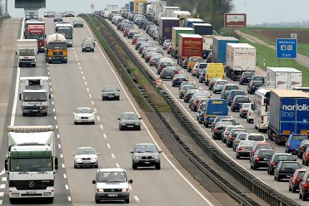 Nicht ganz richtig. Auf deutschen Straßen gibt es keine generelle Mindestgeschwindigkeit, an die sich jeder Fahrer halten mu...