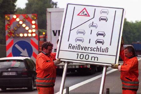 Verkehrsirrtümer Lichthupe Reißverschlussverfahren und Co.