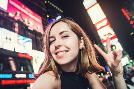 Go big: Ein ausgefallener Hintergrund für ein gelungenes Selfie kommt immer gut.